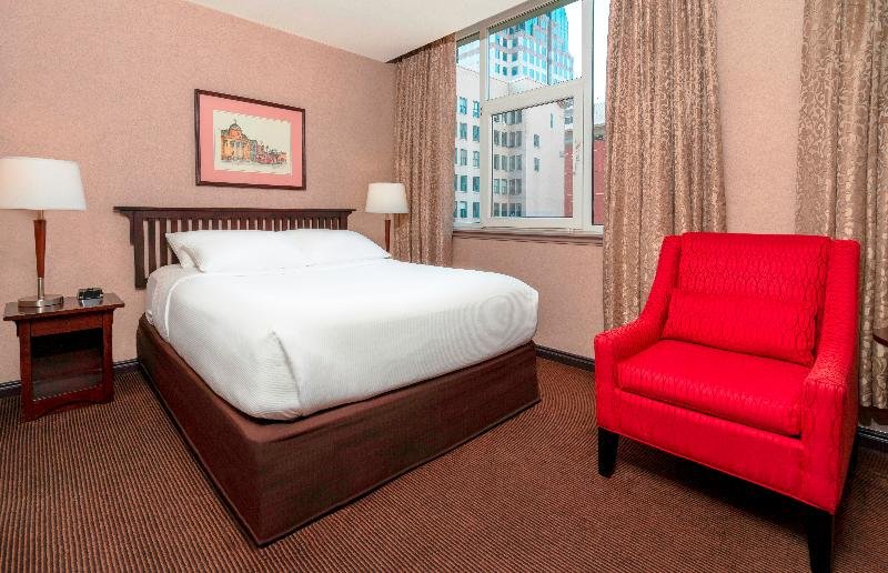 Фото Ramada Limited Downtown Vancouver
