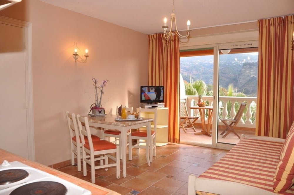 Фото Hotel Lou Castelet