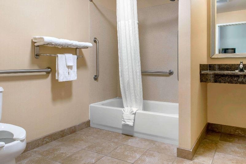 Фото Comfort Inn & Suites Porter near Indiana Dunes