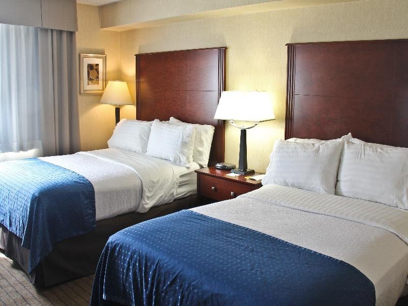 Фото Holiday Inn and Suites Winnipeg Downtown