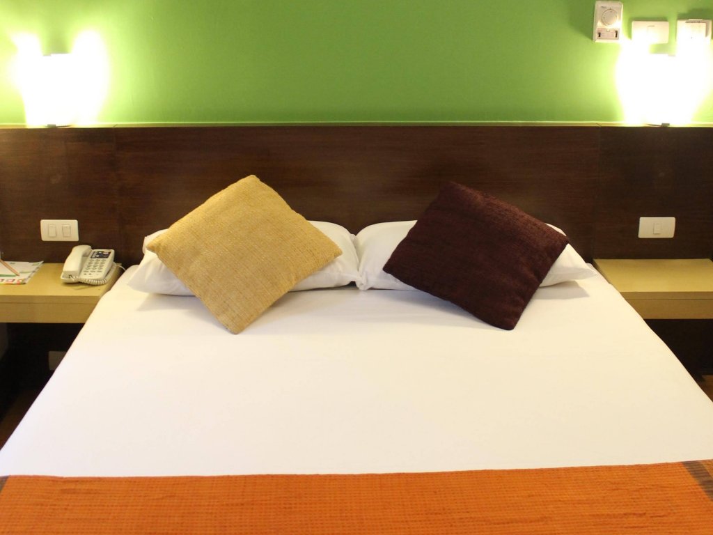 Фото The Seasons Bangkok Huamark