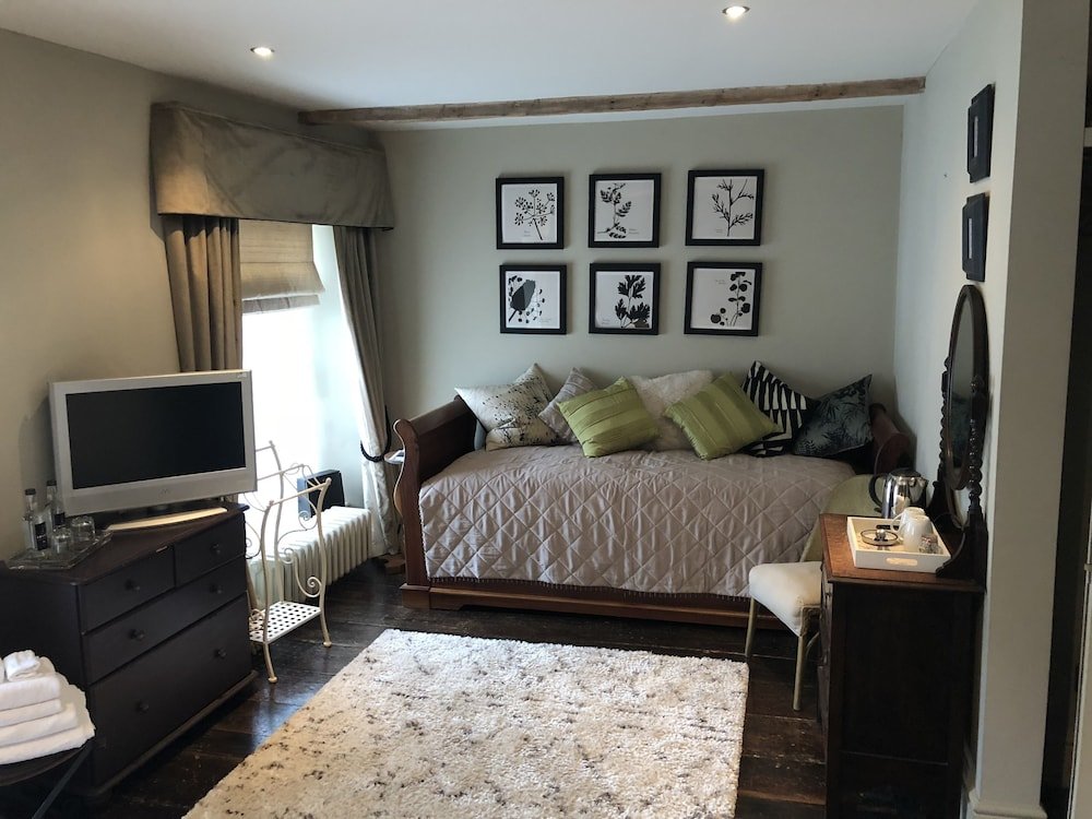 Фото The New White Lion