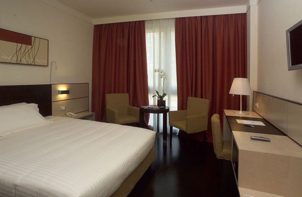 Фото отеля 2