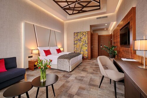 Гостиница Artis Boutique Hotel в Сомбатхее