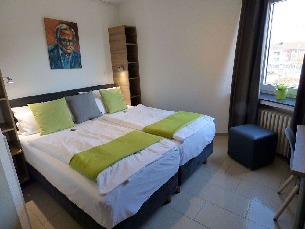 Фото Art Inn Hotel Dinslaken