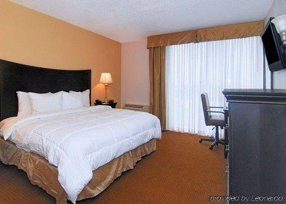 Фото Charleston Grand Hotel