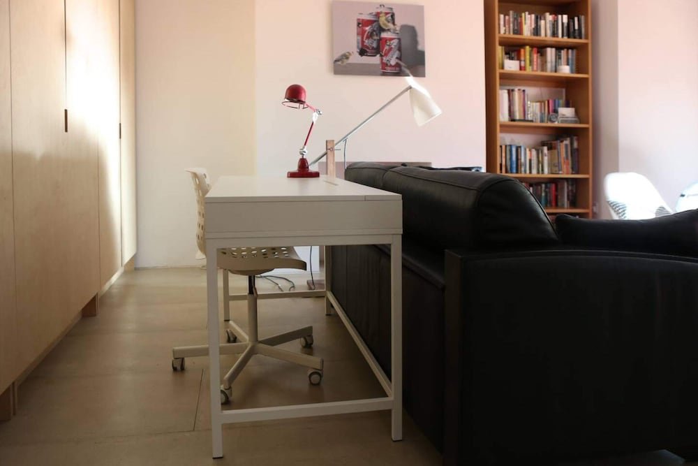 Фото Lovely Victorian Flat for 6 in Stoke Newington