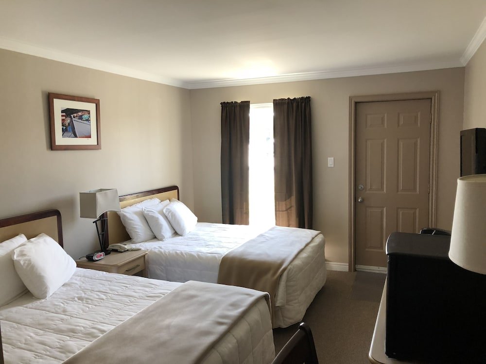 Фото Newfound Inn & Suites