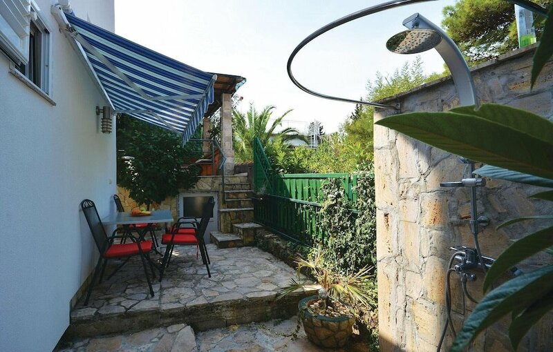 Гостиница Amazing Home in Stari Grad With Wifi and 1 Bedrooms