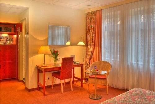 Внешний вид отеля Hotel Kreuzer в Ведели, фото 2