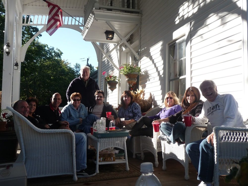 Фото Bavarian Manor Country Inn