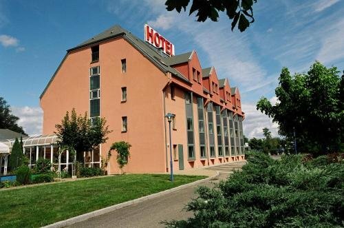 Гостиница Hotel Restaurant La Tour Romaine - Haguenau - Strasbourg Nord в Агно-Висамбуре