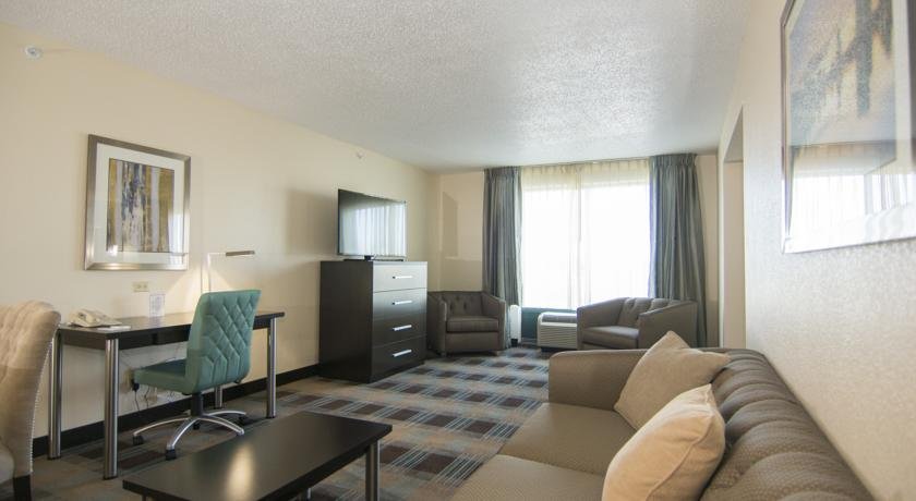 Фото Wingate by Wyndham - Orlando International Airport