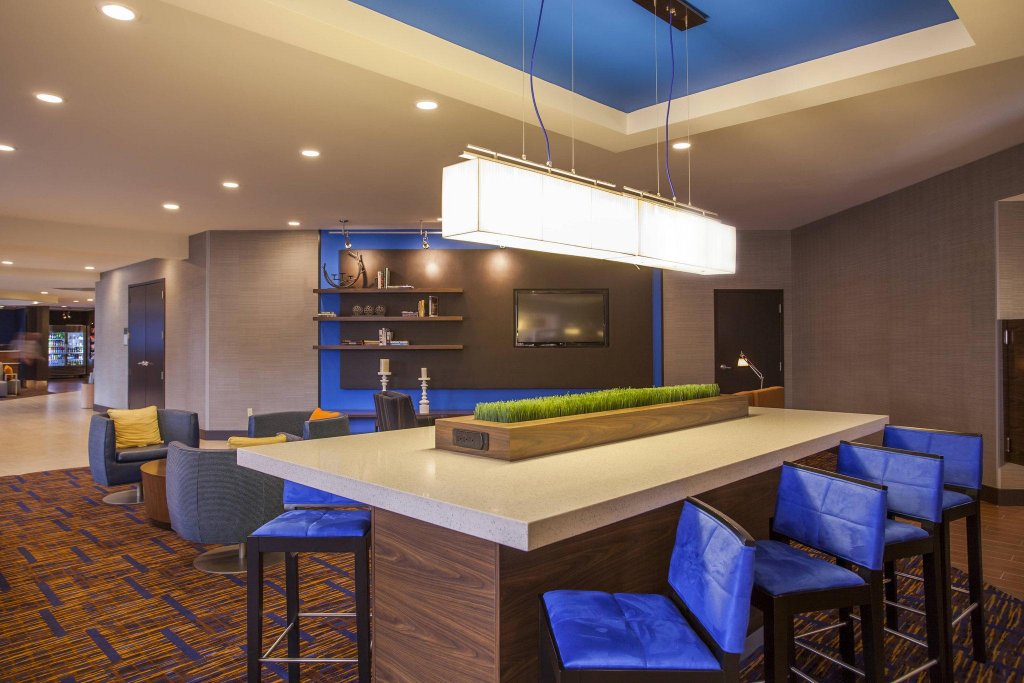 Фото Courtyard by Marriott Charlotte Airport/Billy Graham Parkway