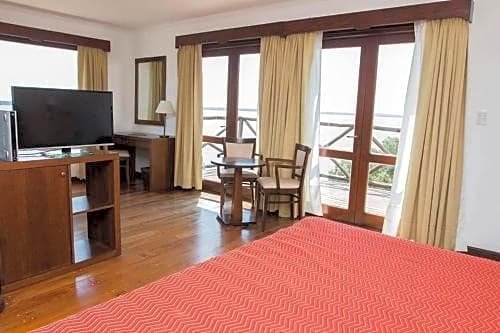 Фото Howard Johnson by Wyndham Express Inn Ituzaingo