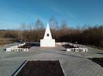 Обелиск погибшим в Великой Отечественной войне (posyolok sovkhoza "Pavlovka", Stroitelnaya ulitsa, 19) ، نصب تذكاري للحرب، مقبرة جماعية