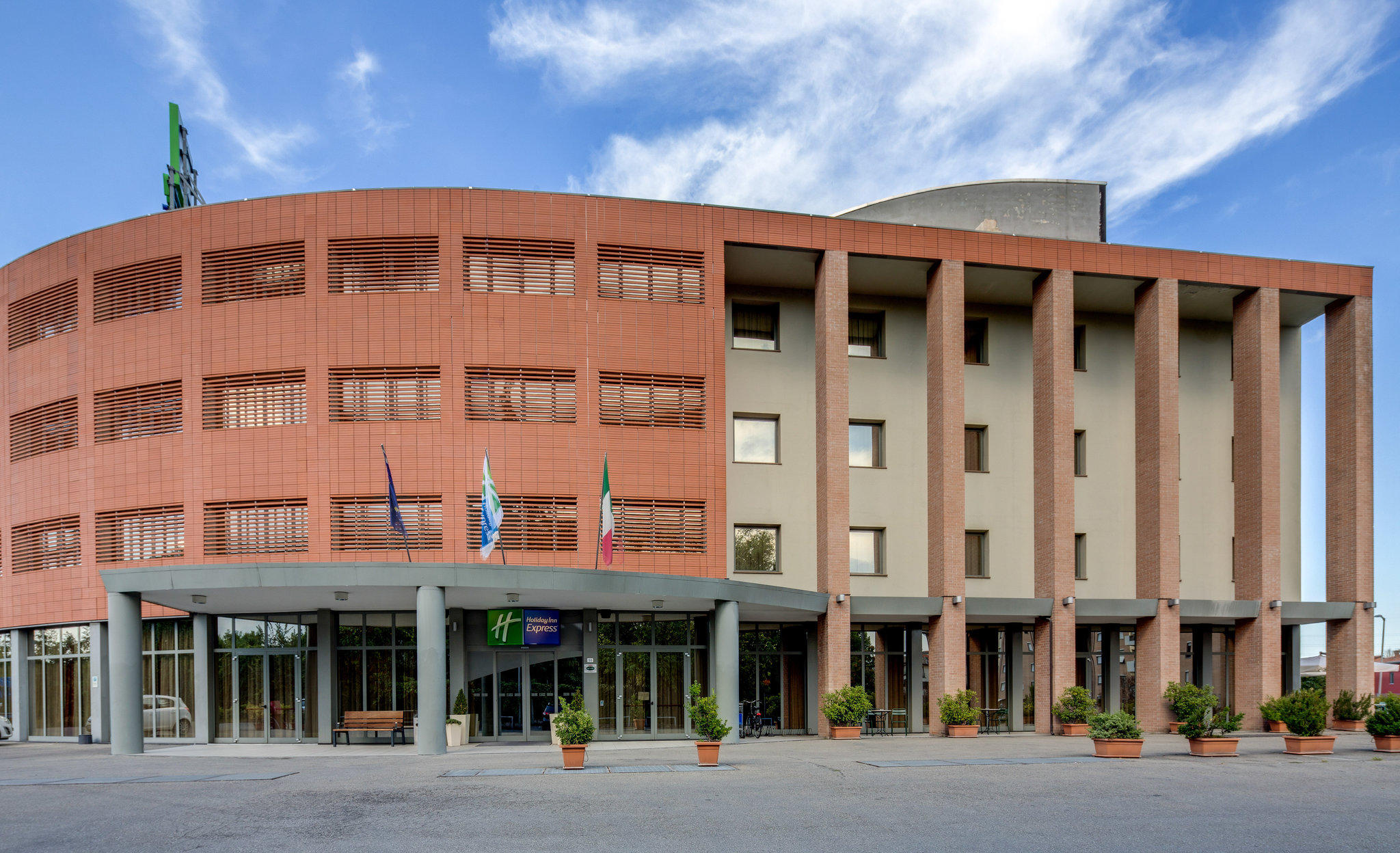 Фото Holiday Inn Express Parma