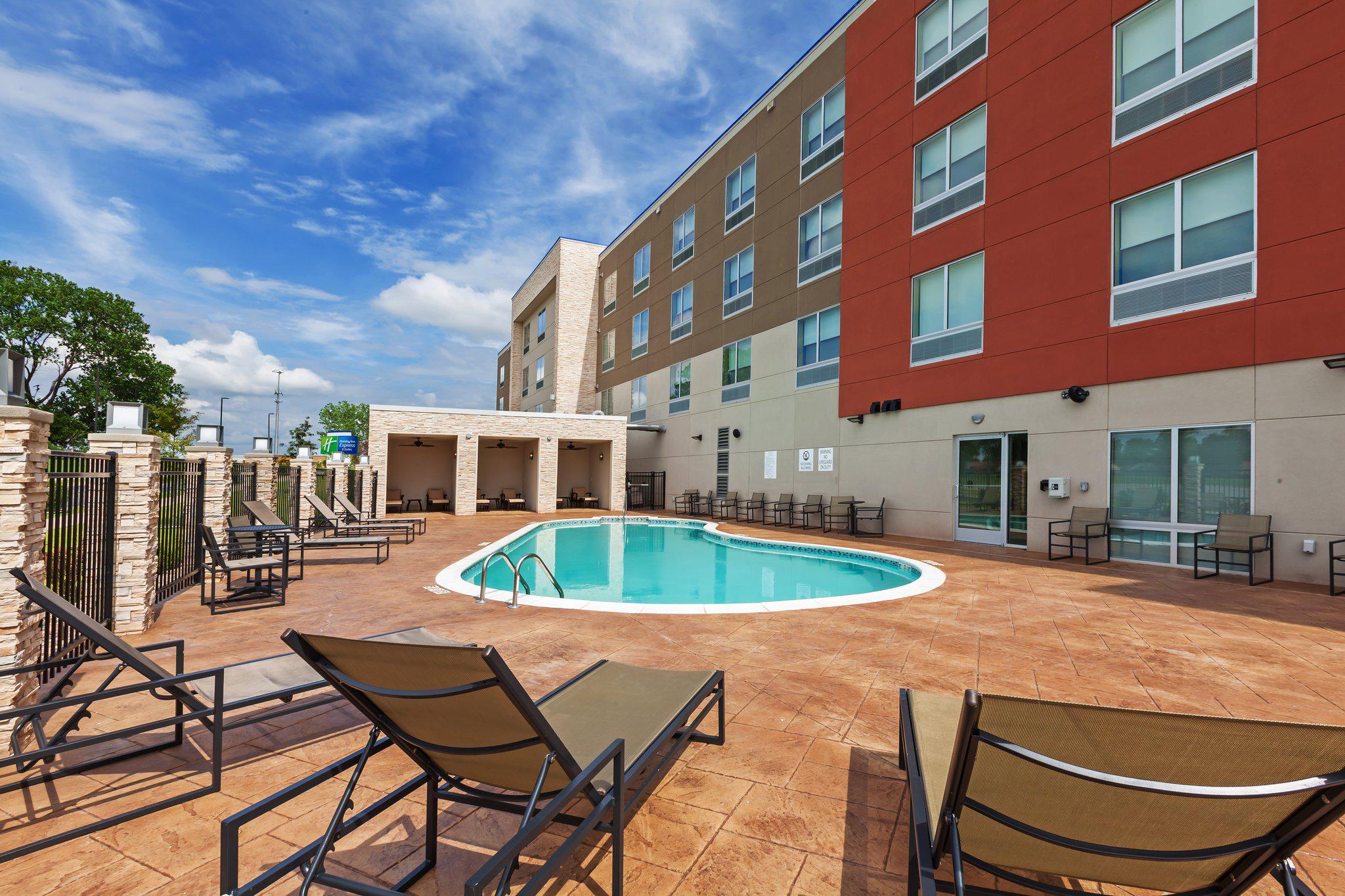Фото Holiday Inn Express & Suites Tulsa South - Woodland Hills, an Ihg Hotel