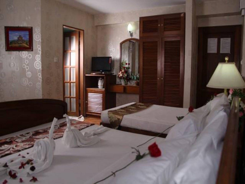 Фото Crystal Palace Hotel