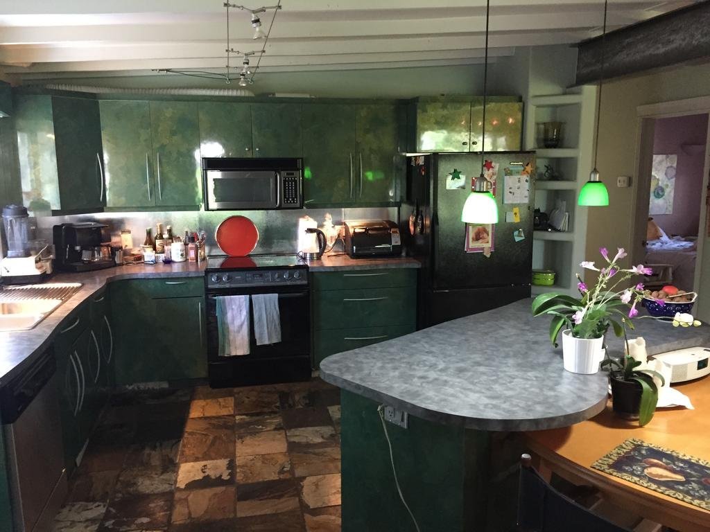 Фото Mediterranean Edmonton BnB