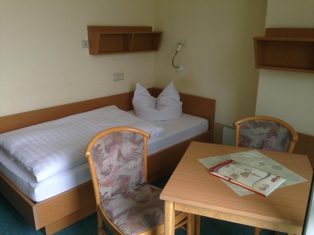 Фото Hotel Zum Sportforum