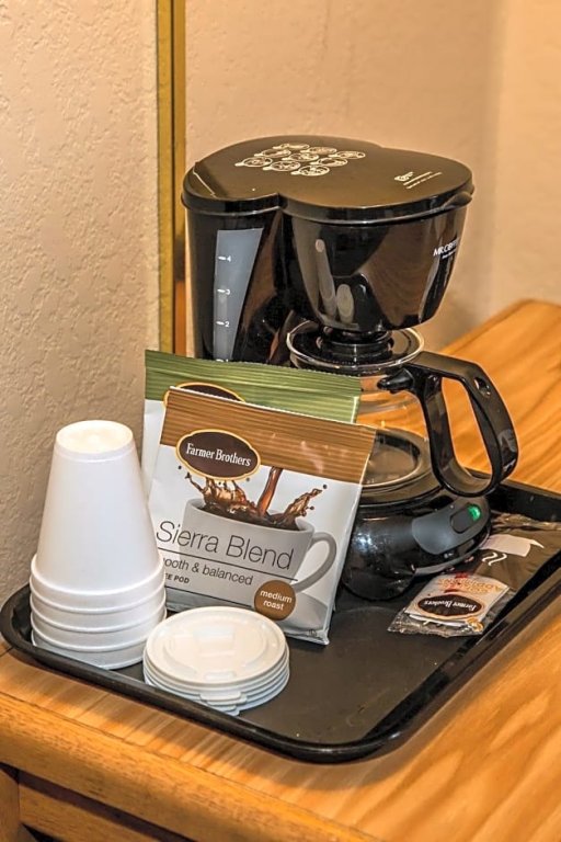 Фото Americas Best Value Inn and Suites Detroit Lakes