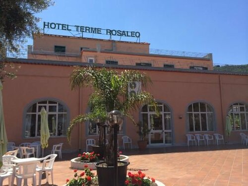 Внешний вид отеля Hotel Terme Rosaleo в Касамичола-Терме, фото 4