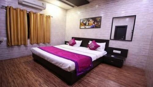 Гостиница Hotel S K в Раджкоте