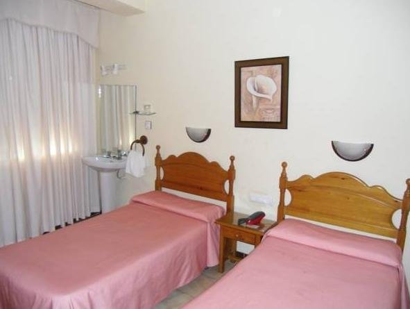 Фото Hostal Paris