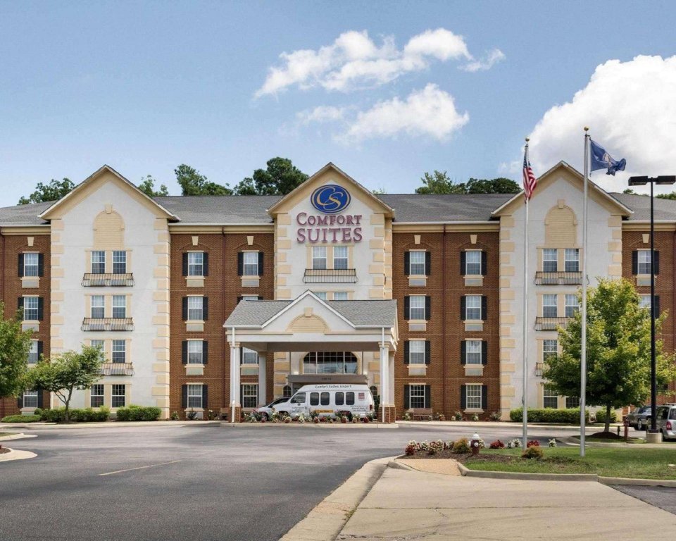 Фото Comfort Suites Airport