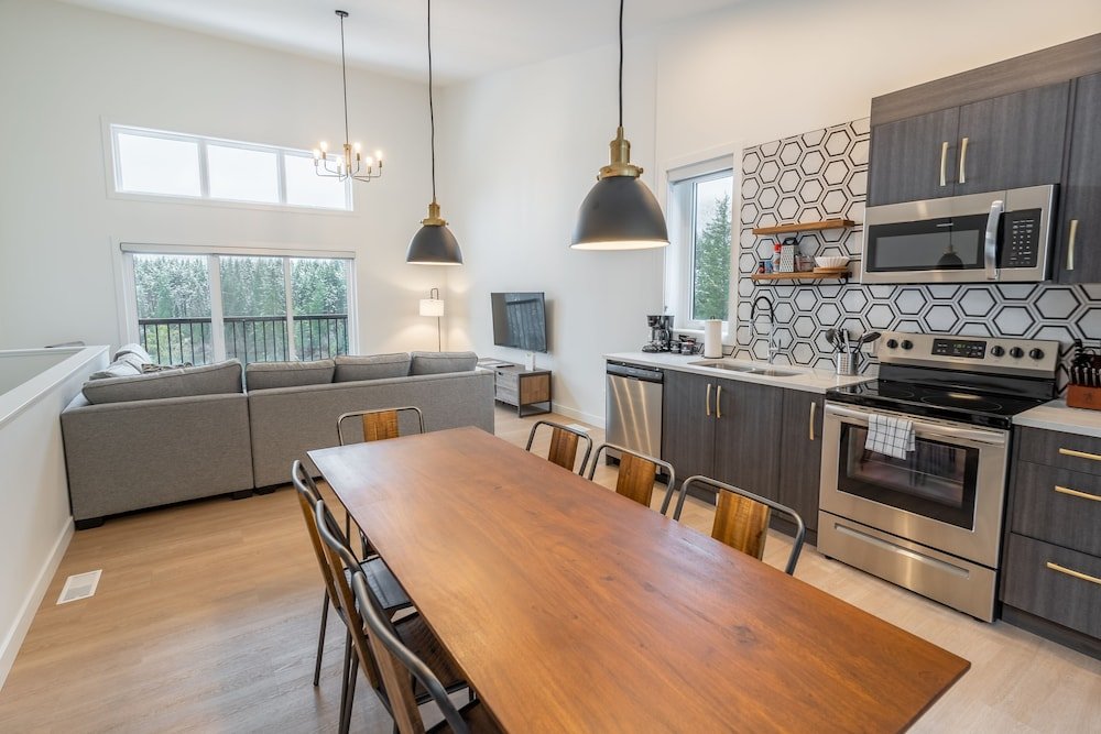 Фото Basecamp Resorts Revelstoke