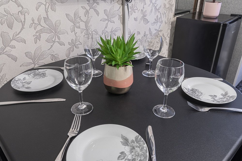 Фото The Oxford Street Retreat - Modern 3bdr in 2 Apartments