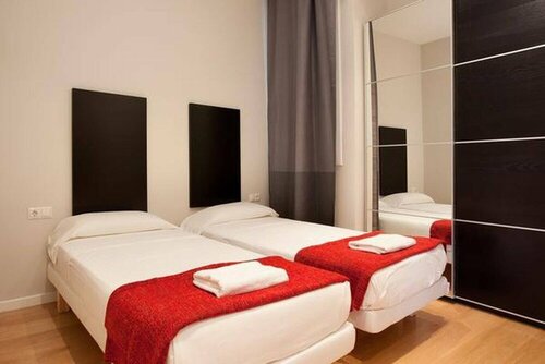 Гостиница Modern Quiet Flat With A Large Balcony в Барселоне