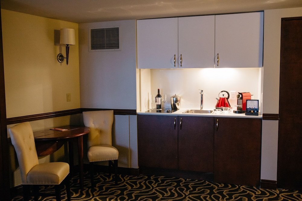 Фото Le Saint-Sulpice Hotel Montreal