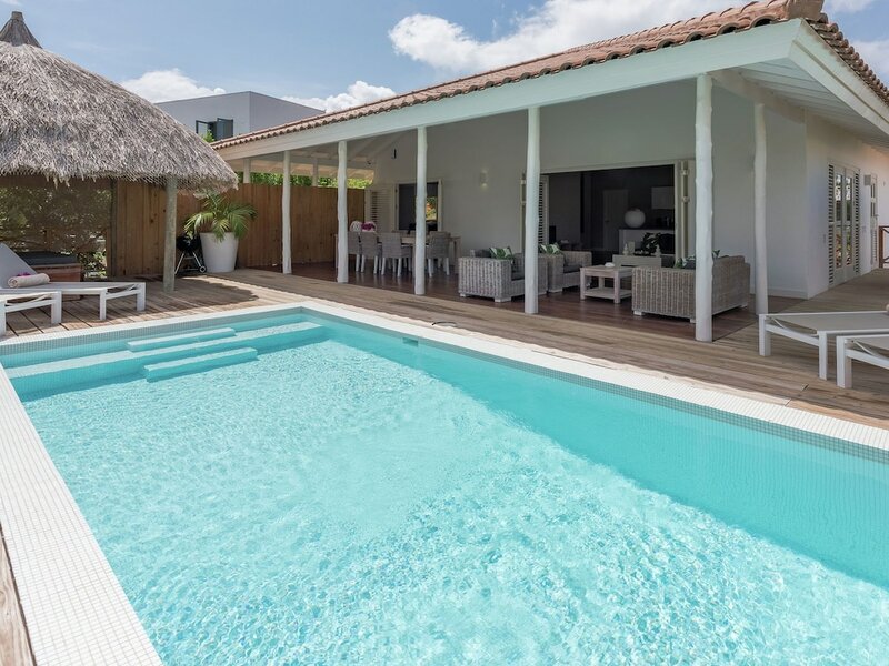Splendid Villa With Swimming Pool in Jan Thiel