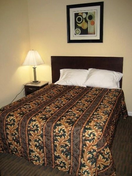 Фото Red Carpet Inn and Suites