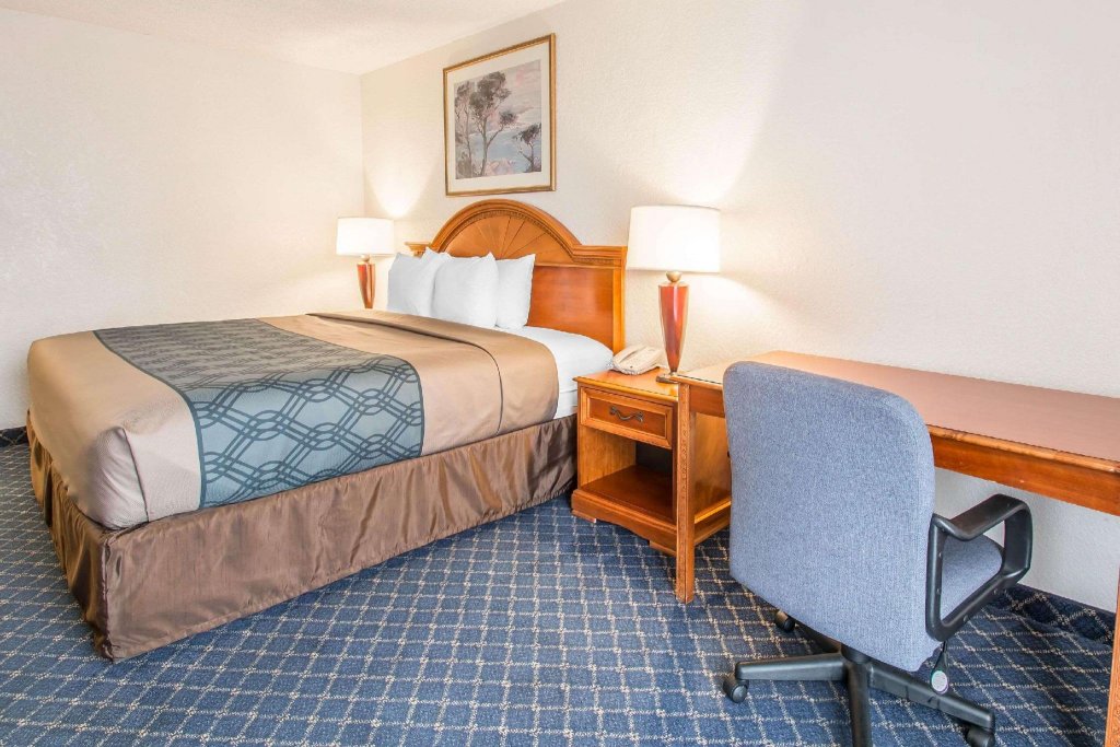 Фото Rodeway Inn Miami I-95