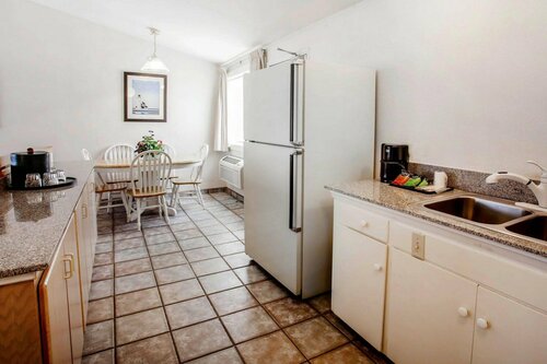 Гостиница Quality Inn & Suites Bremerton near Naval Shipyard в Бремертоне