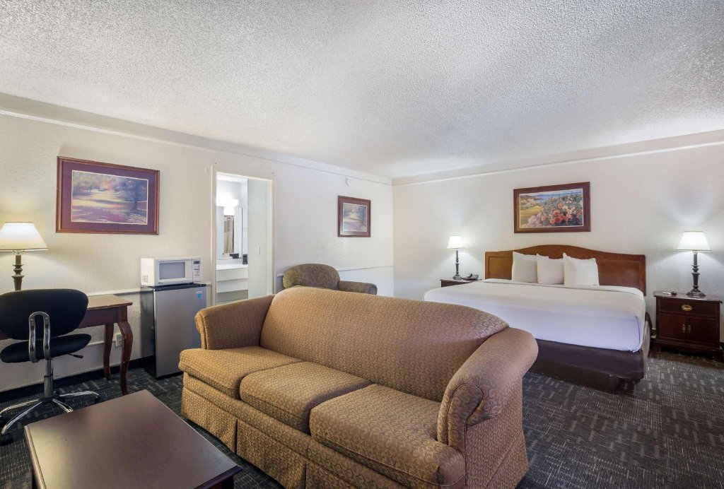 Фото Americas Best Value Inn Denver