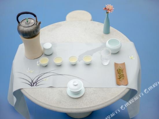 Фото China Electronics Huajing Business Hotel