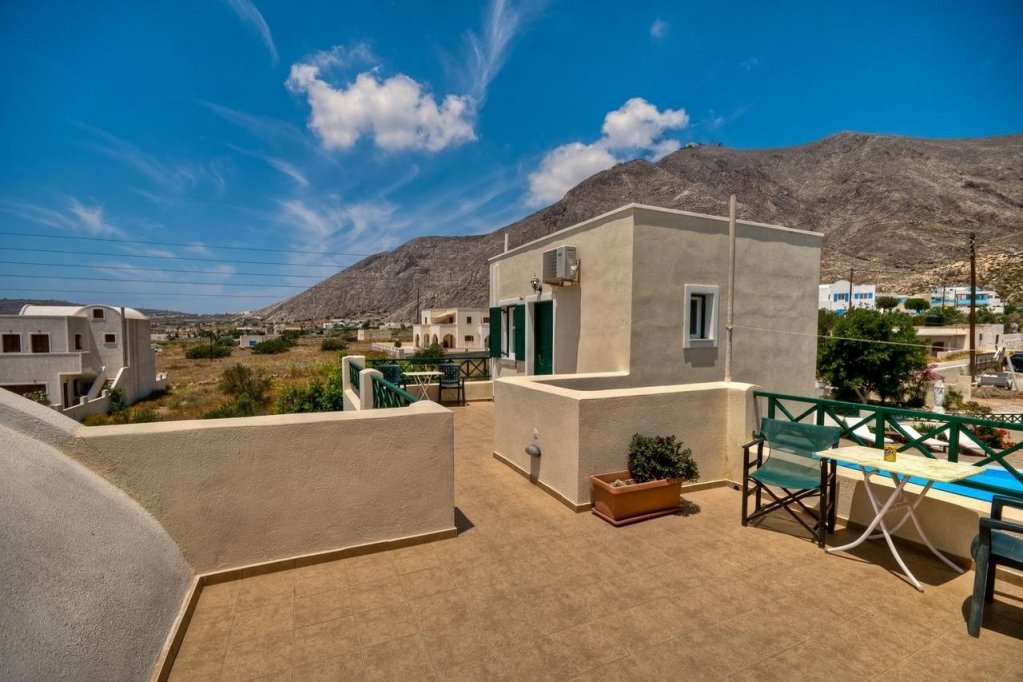 Фото Tristhenia Hotel