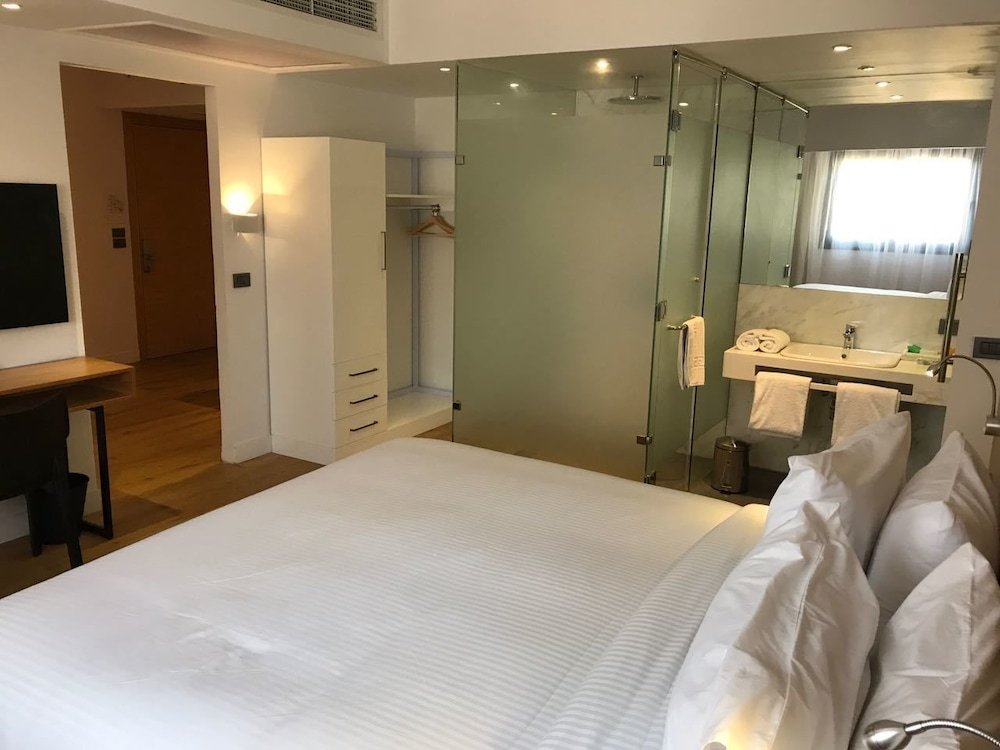 Фото New President Hotel