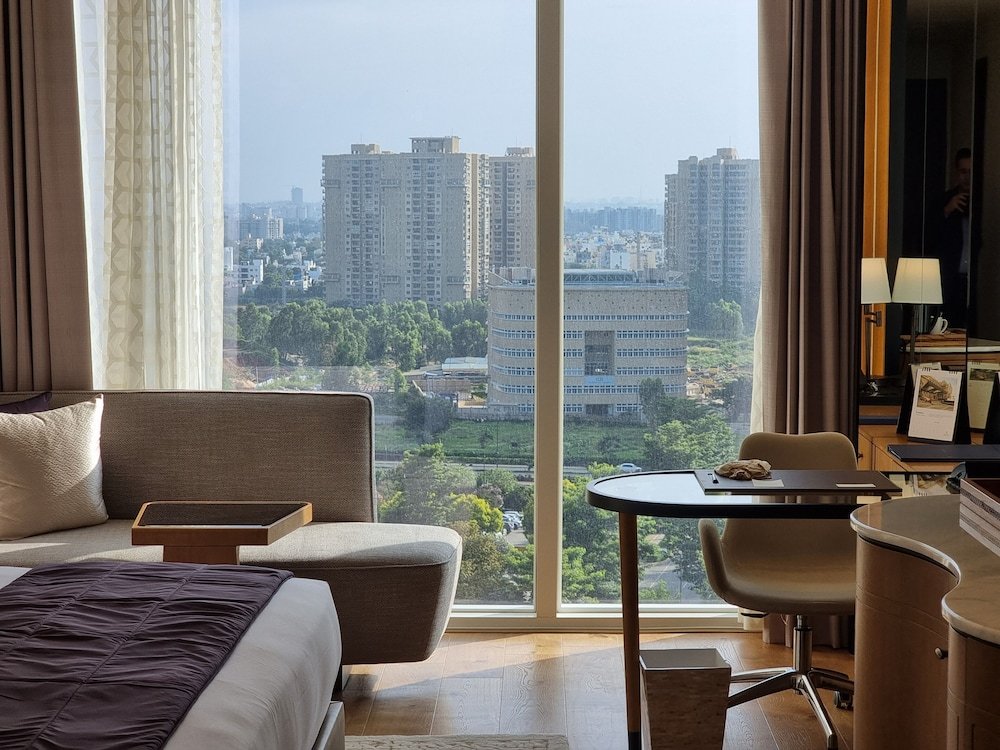 Фото The Leela Bhartiya City Bengaluru