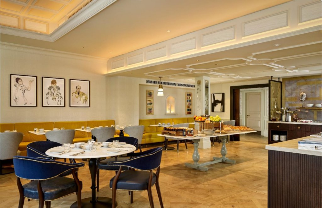 Фото 100 Queen's Gate Hotel London Kensington, Curio Collection by Hilton