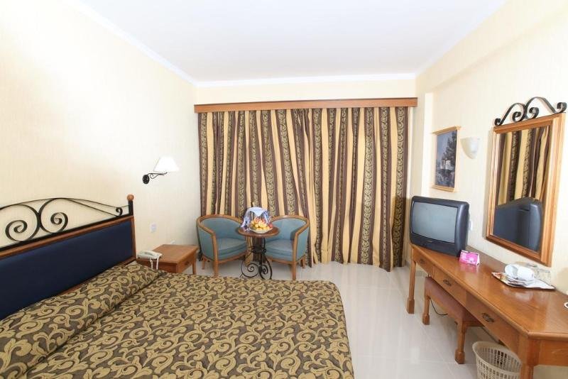 Фото Tsokkos Gardens Hotel