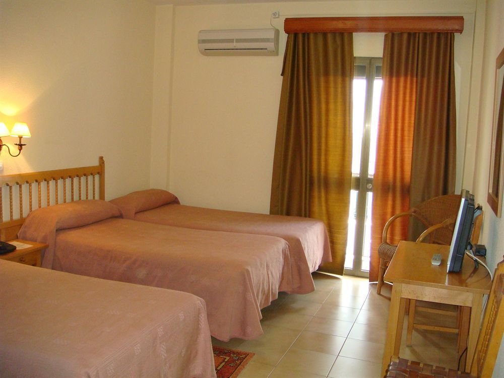 Фото Hotel Tres Jotas