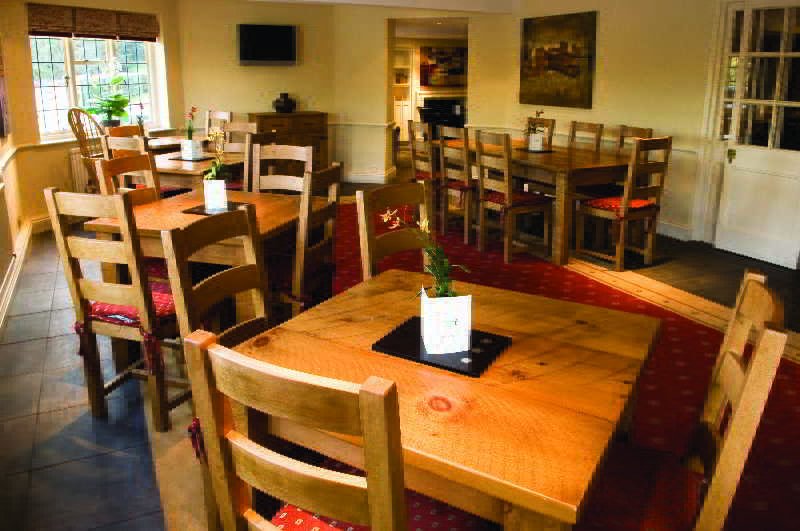 Фото Shillingford Bridge Hotel