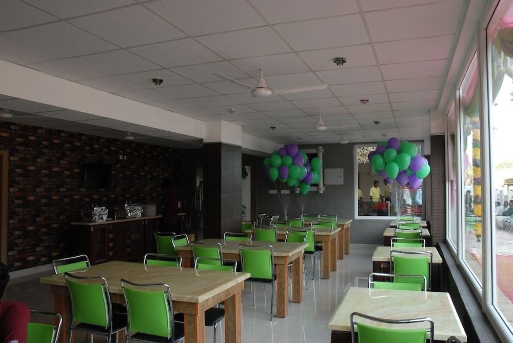 Фото Lotels Hotel