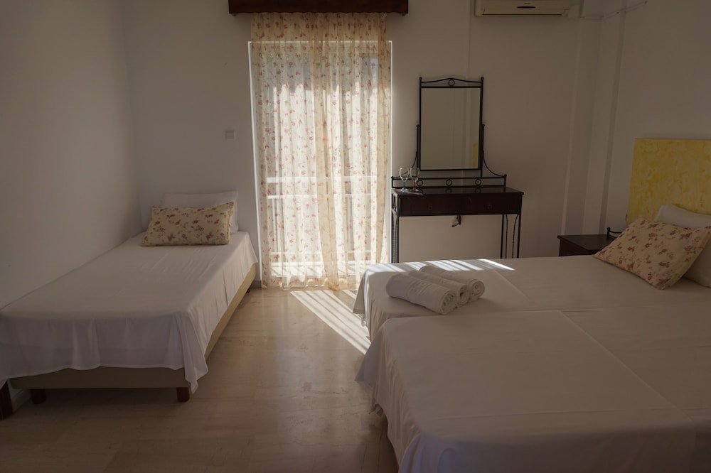 Фото Yialos Studios