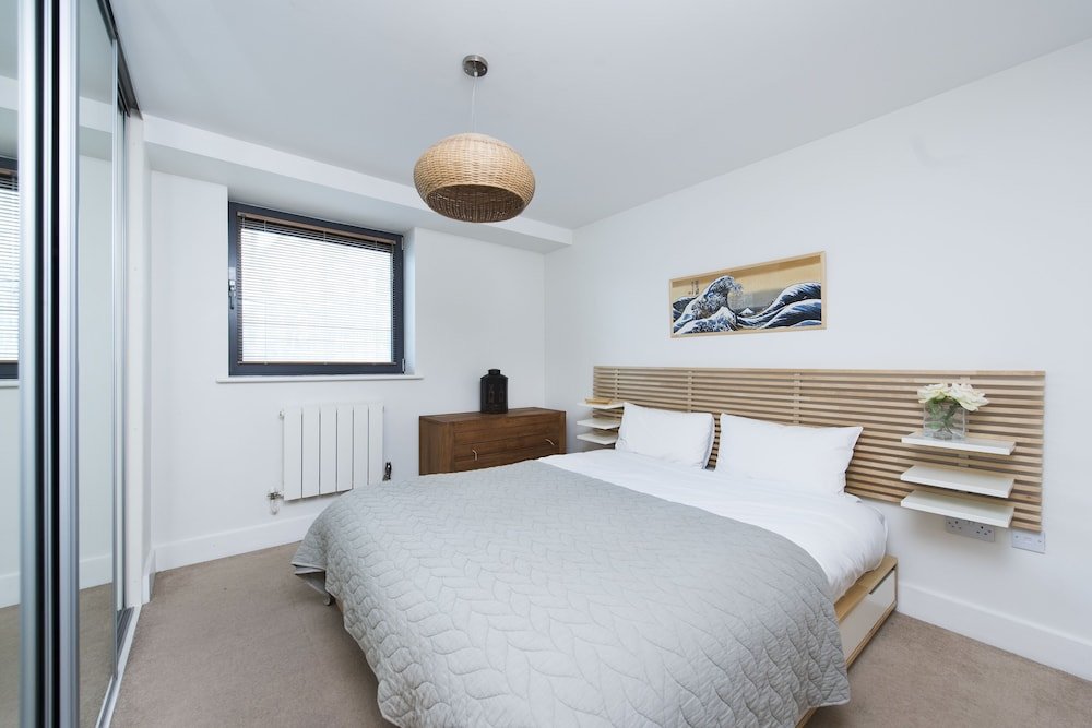 Фото Peaceful & Modern 2br Flat with Water Views